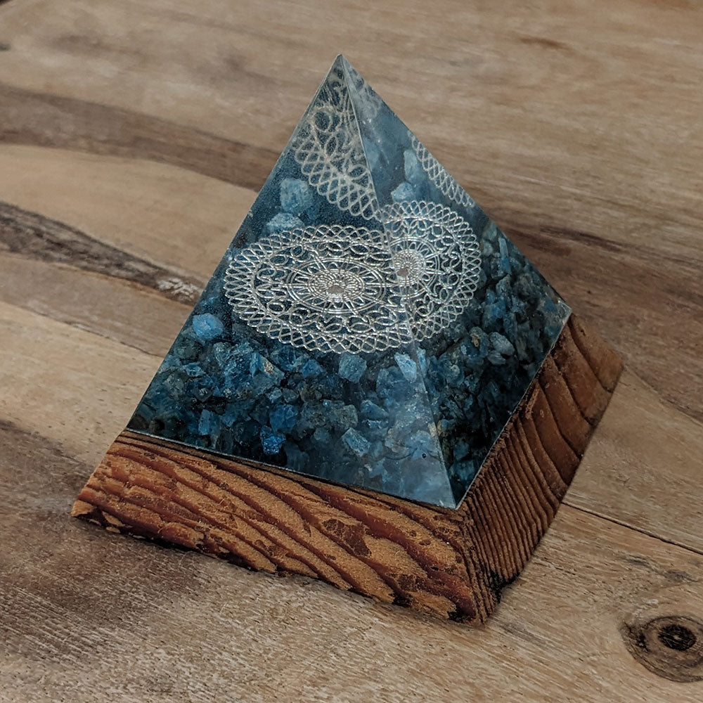 Apatit und Silber Ornament