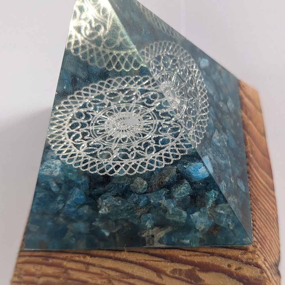 Apatit und Silber Ornament