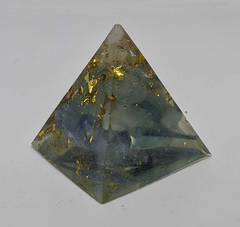 Kyanit - Calcit Pyramide