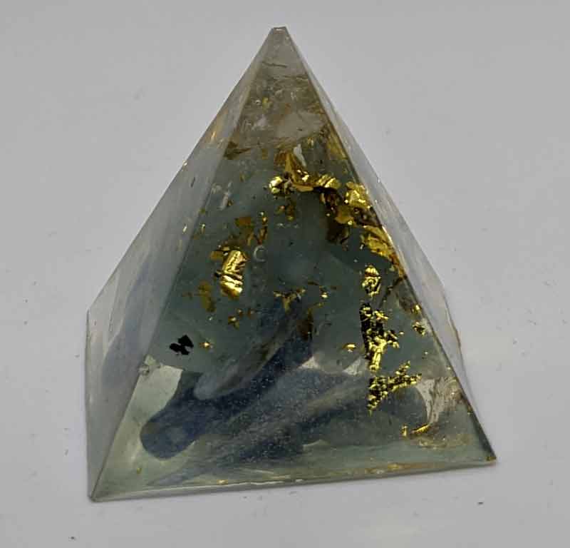 Kyanit - Calcit Pyramide