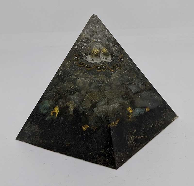 Labradorit Pyramide